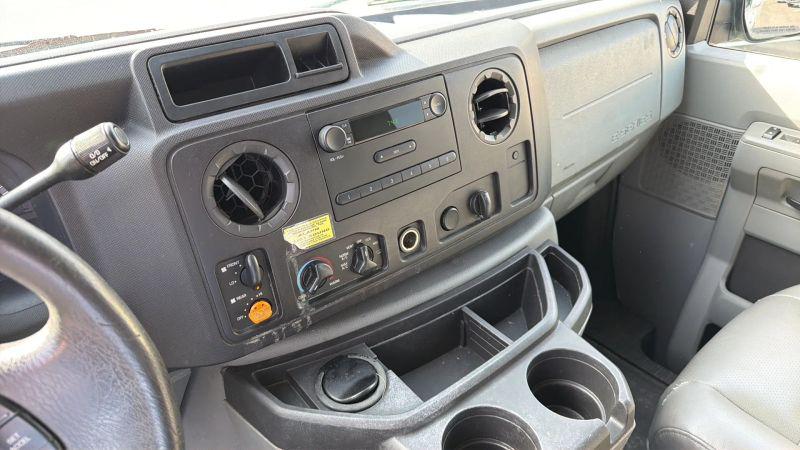 2009 Ford E-350 Super Duty Commercial