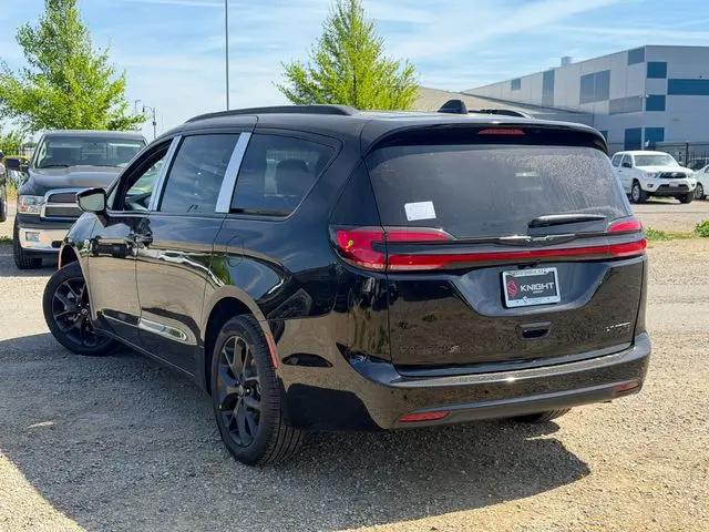 2026 Chrysler Pacifica Limited AWD