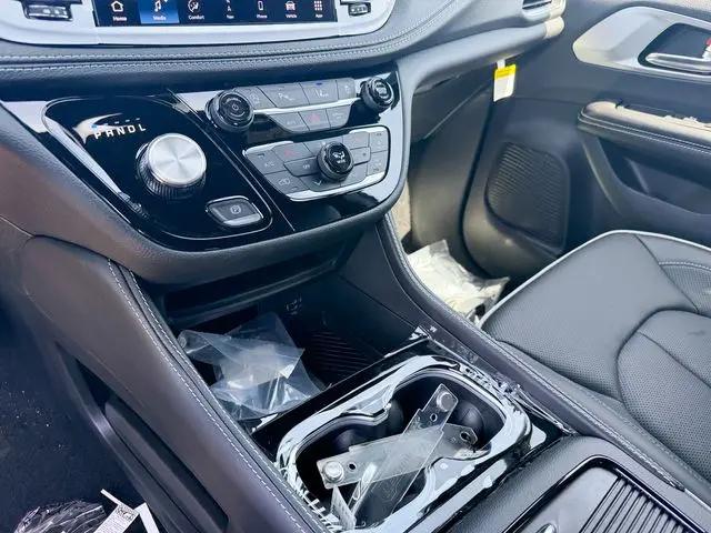 2026 Chrysler Pacifica Limited AWD