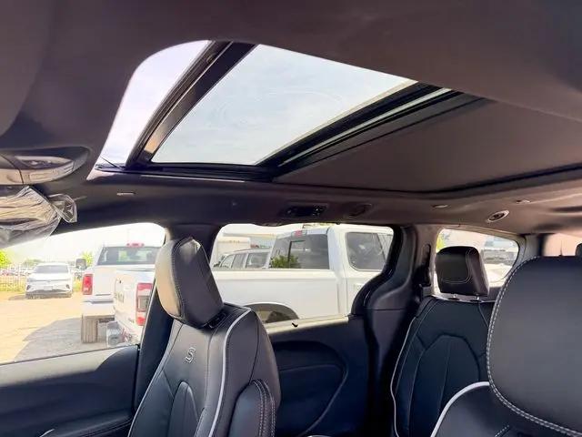 2026 Chrysler Pacifica Limited AWD