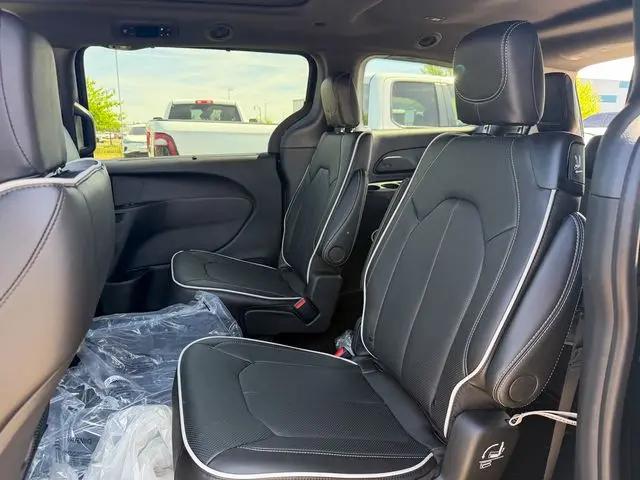 2026 Chrysler Pacifica Limited AWD