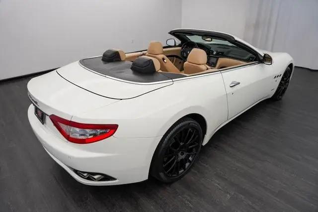 2011 Maserati GranTurismo Standard