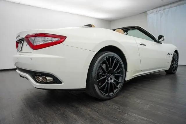 2011 Maserati GranTurismo Standard