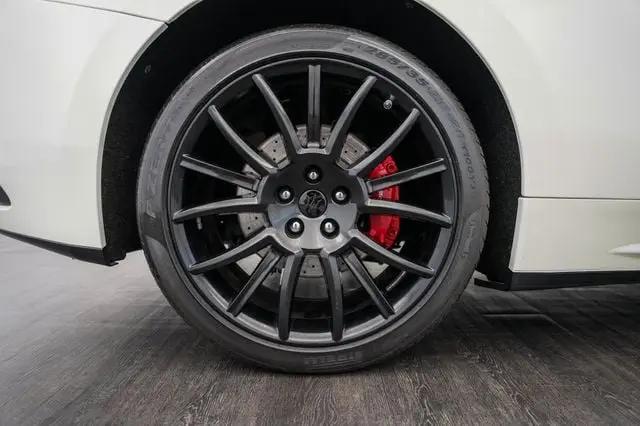 2011 Maserati GranTurismo Standard