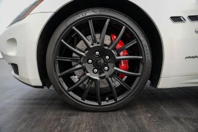 2011 Maserati GranTurismo Standard