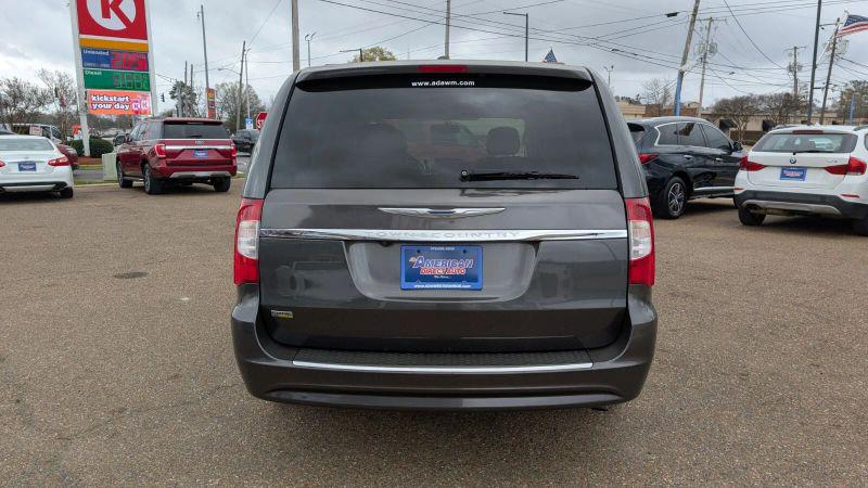 2016 Chrysler Town & Country Touring