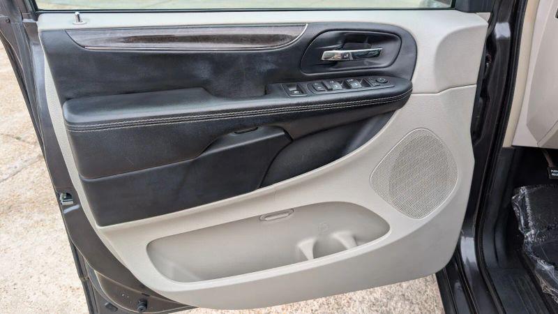 2016 Chrysler Town & Country Touring