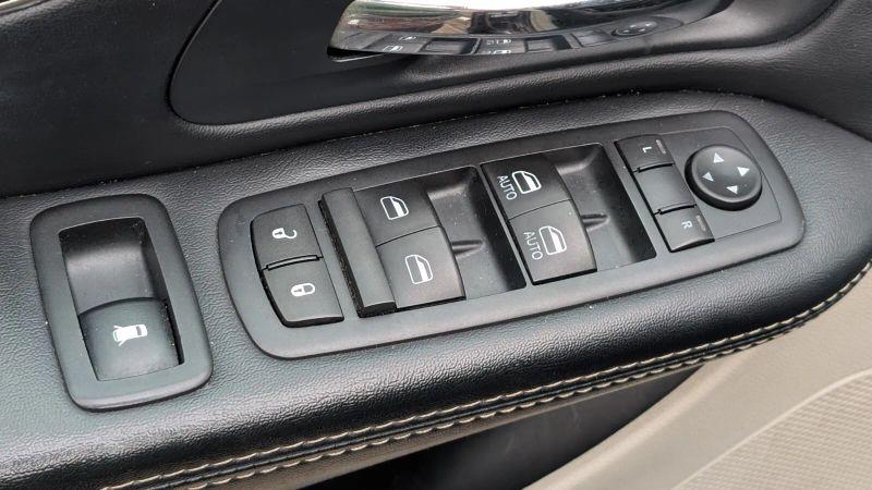 2016 Chrysler Town & Country Touring