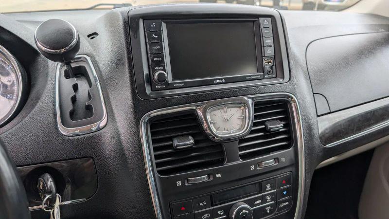 2016 Chrysler Town & Country Touring