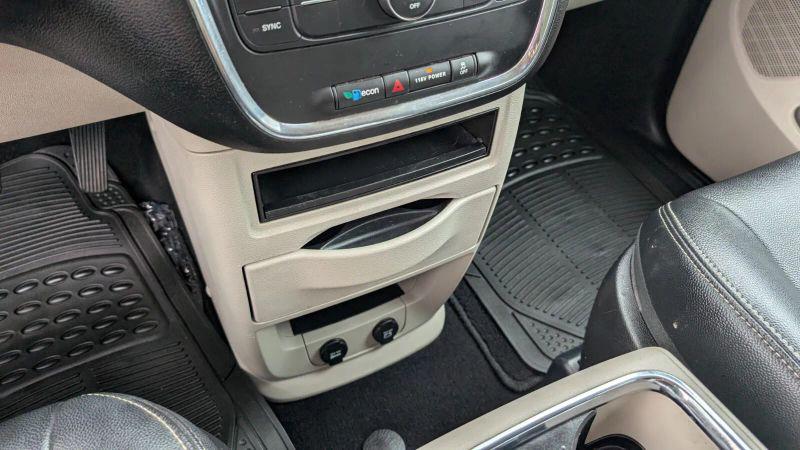 2016 Chrysler Town & Country Touring
