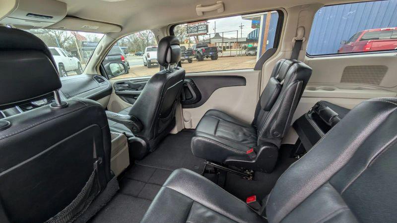 2016 Chrysler Town & Country Touring