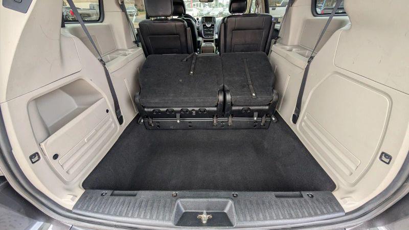 2016 Chrysler Town & Country Touring