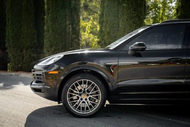 2023 Porsche Cayenne Platinum Edition
