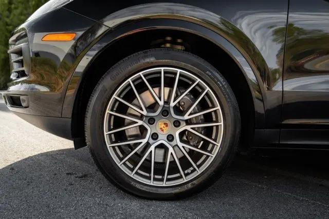 2023 Porsche Cayenne Platinum Edition