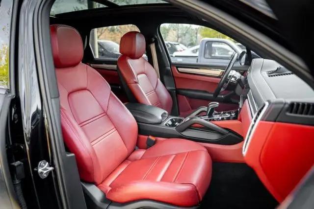2023 Porsche Cayenne Platinum Edition