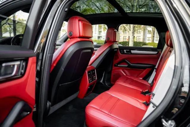 2023 Porsche Cayenne Platinum Edition