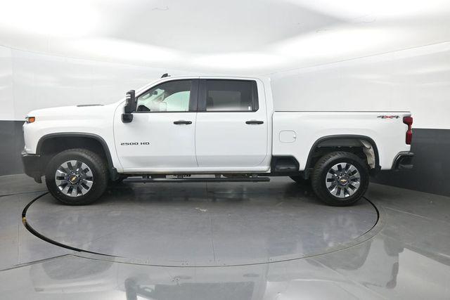 2022 Chevrolet Silverado 2500HD 4WD Crew Cab Standard Bed Custom