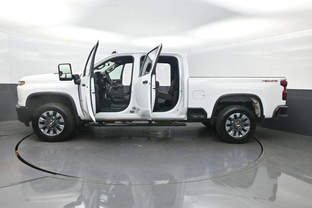 2022 Chevrolet Silverado 2500HD 4WD Crew Cab Standard Bed Custom