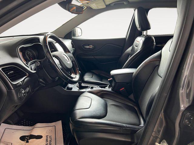 View vehicle photo 7