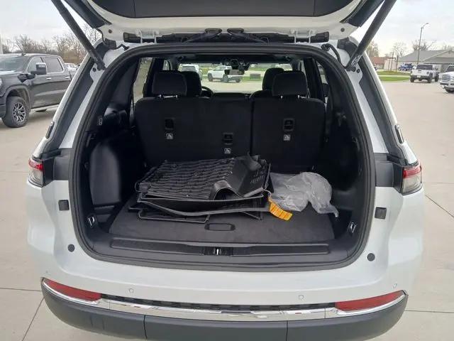 2026 Jeep Grand Cherokee Altitude 4x4