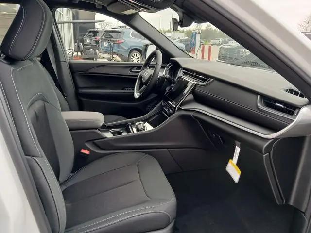 2026 Jeep Grand Cherokee Altitude 4x4