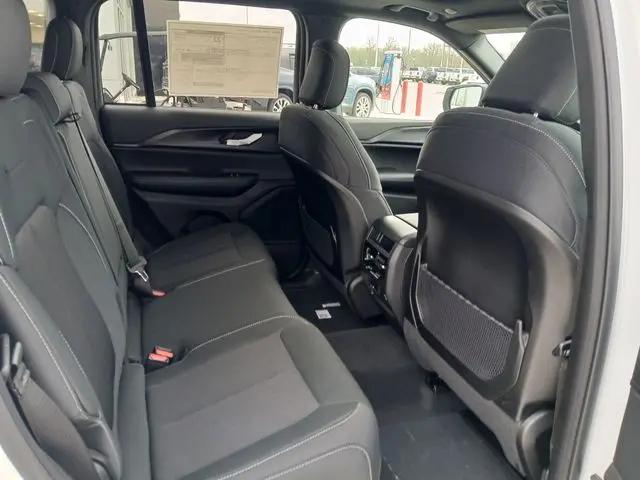 2026 Jeep Grand Cherokee Altitude 4x4
