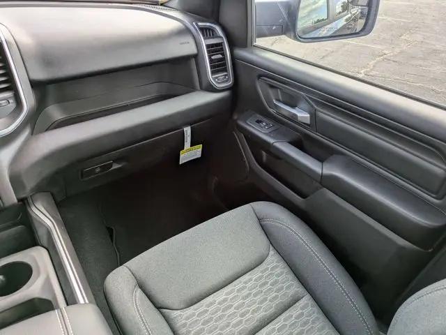 2026 Ram 1500 Express Crew Cab 4x4 5'7" Box