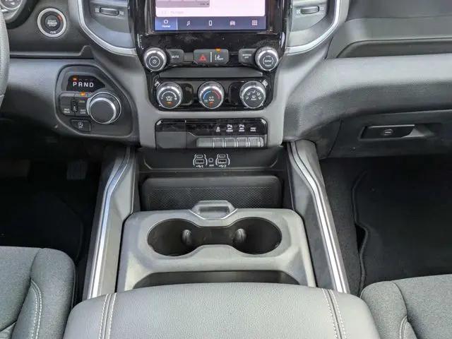 2026 Ram 1500 Express Crew Cab 4x4 5'7" Box