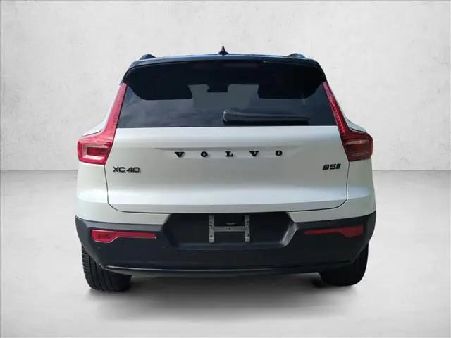 2026 Volvo XC40 Black Edition Ultra, B5 AWD Gas (mild hybrid)