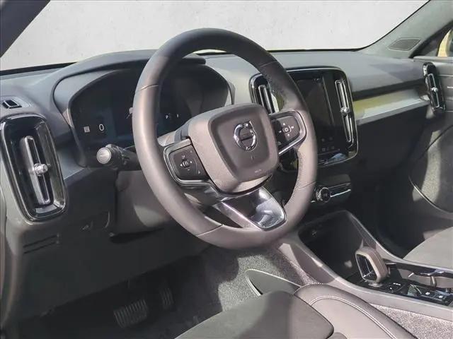 2026 Volvo XC40 Black Edition Ultra, B5 AWD Gas (mild hybrid)