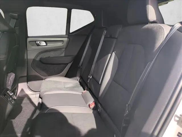 2026 Volvo XC40 Black Edition Ultra, B5 AWD Gas (mild hybrid)