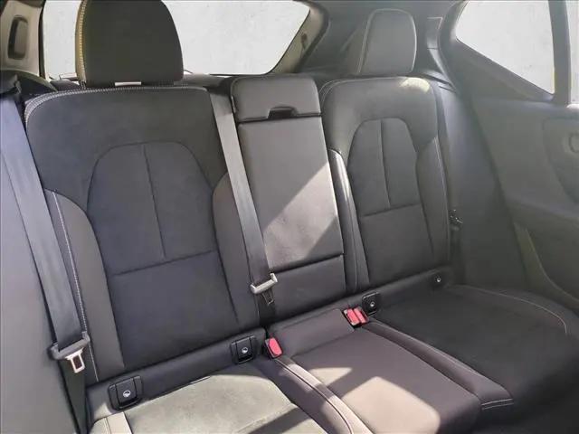 2026 Volvo XC40 Black Edition Ultra, B5 AWD Gas (mild hybrid)
