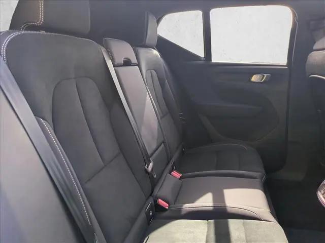 2026 Volvo XC40 Black Edition Ultra, B5 AWD Gas (mild hybrid)