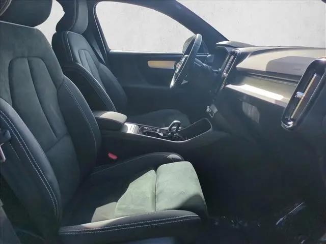 2026 Volvo XC40 Black Edition Ultra, B5 AWD Gas (mild hybrid)