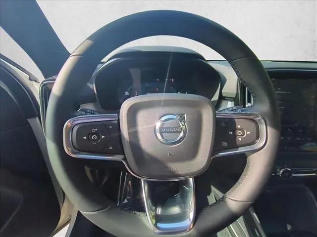 2026 Volvo XC40 Black Edition Ultra, B5 AWD Gas (mild hybrid)