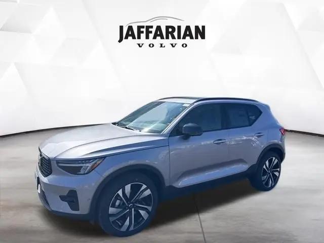 2026 Volvo XC40 Plus, B5 AWD Gas (mild hybrid), Dark