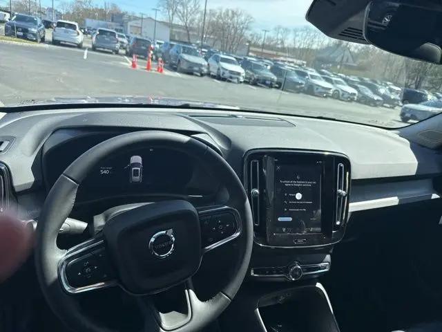 2026 Volvo XC40 Plus, B5 AWD Gas (mild hybrid), Dark