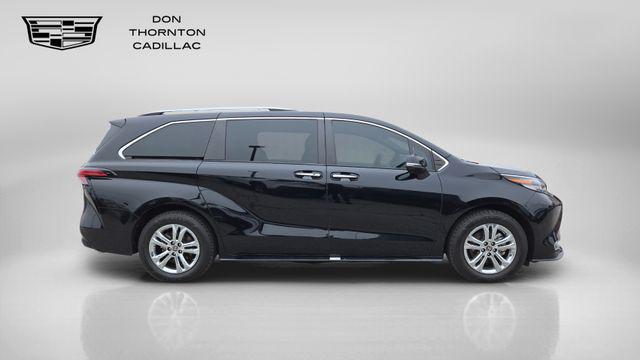2023 Toyota Sienna Platinum