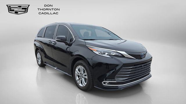 2023 Toyota Sienna Platinum