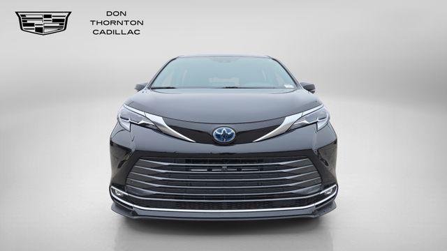 2023 Toyota Sienna Platinum