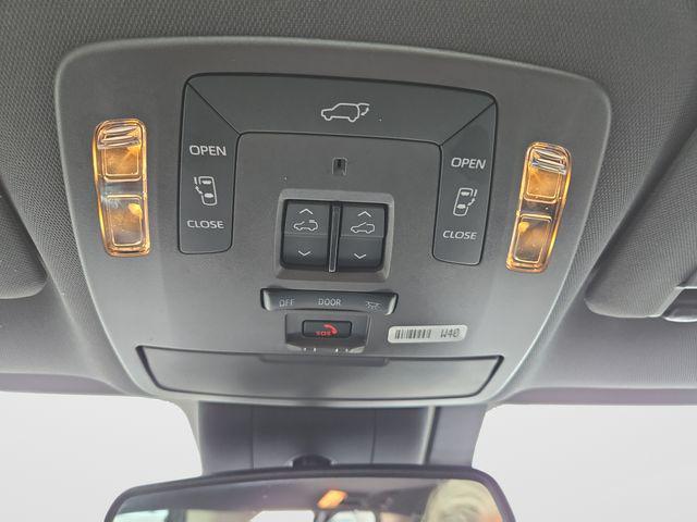 2023 Toyota Sienna Platinum
