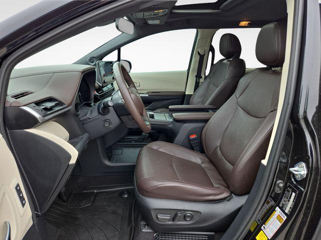 2023 Toyota Sienna Platinum