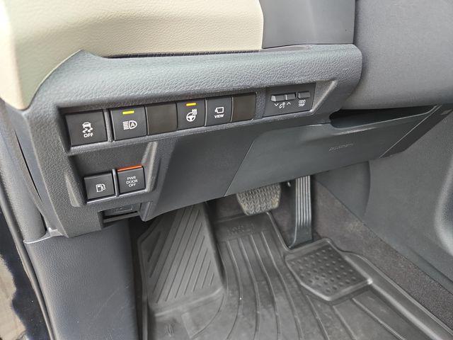2023 Toyota Sienna Platinum