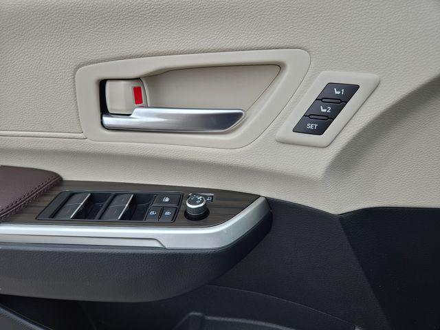 2023 Toyota Sienna Platinum