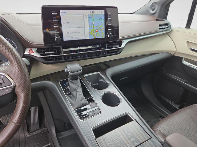 2023 Toyota Sienna Platinum