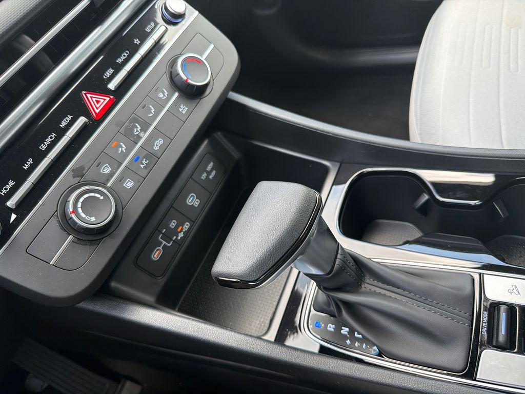 New 2026 Phantom Black HYUNDAI SE FWD image 28