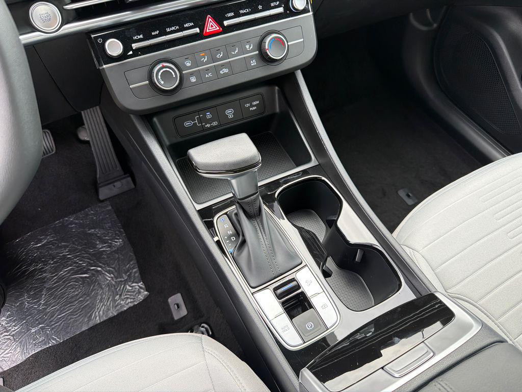 New 2026 Atlas White HYUNDAI SE FWD image 28
