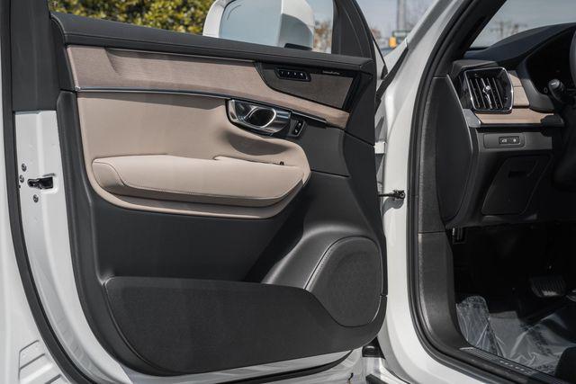 2026 Volvo XC90 Plug-In Hybrid Plus, T8 AWD, Electric/Gasoline, Bright, 7 Seats