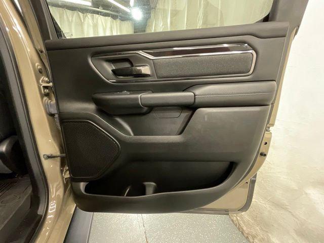 2020 Ram 1500 Big Horn Crew Cab 4x4 5'7" Box