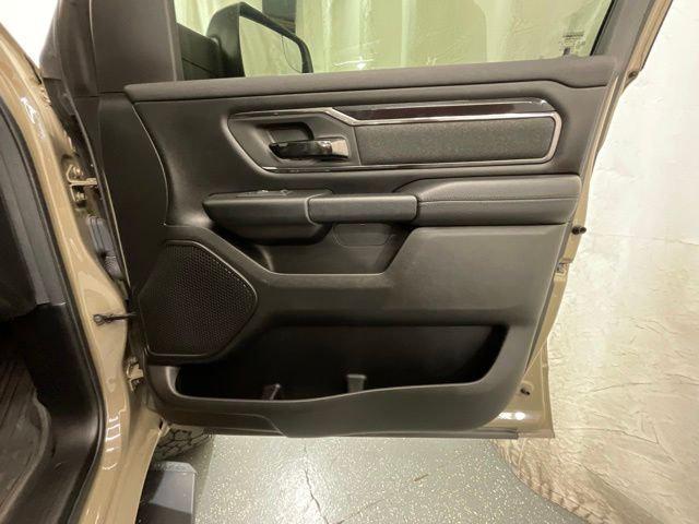 2020 Ram 1500 Big Horn Crew Cab 4x4 5'7" Box